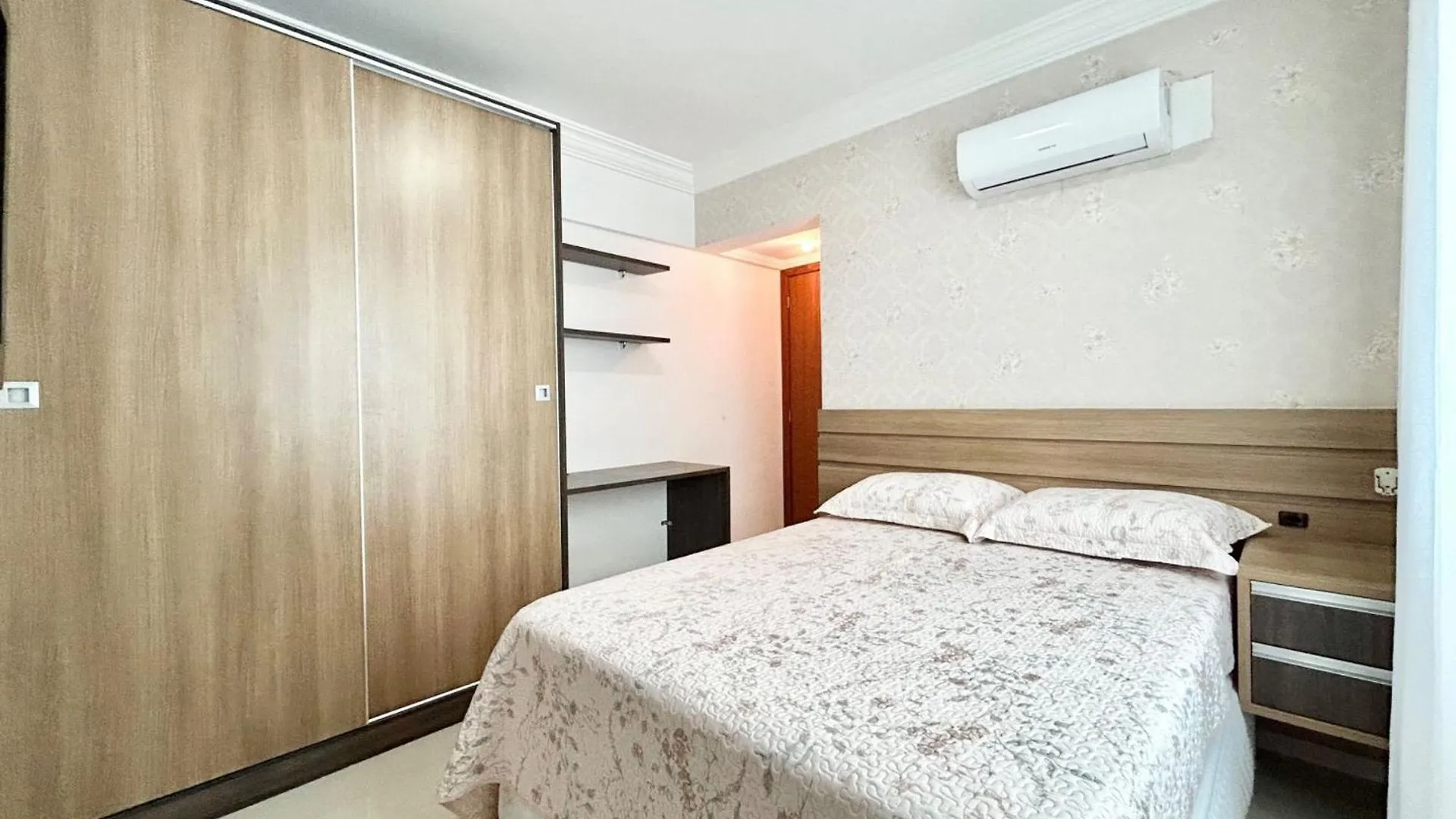 404 - Residencial Isaura. Apto Em Bombas Com 3 Dormitorios. Bombinhas Brazil