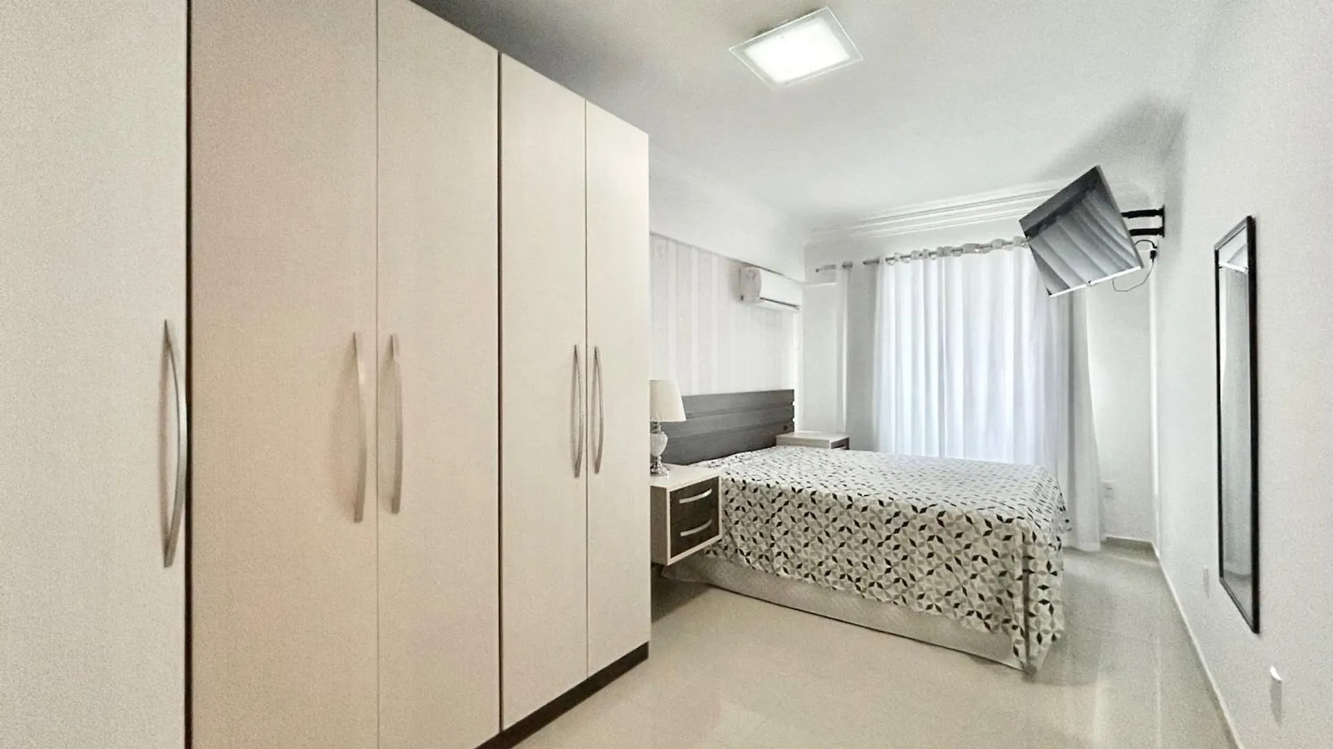 Apartment 404 - Residencial Isaura. Apto Em Bombas Com 3 Dormitorios. Bombinhas