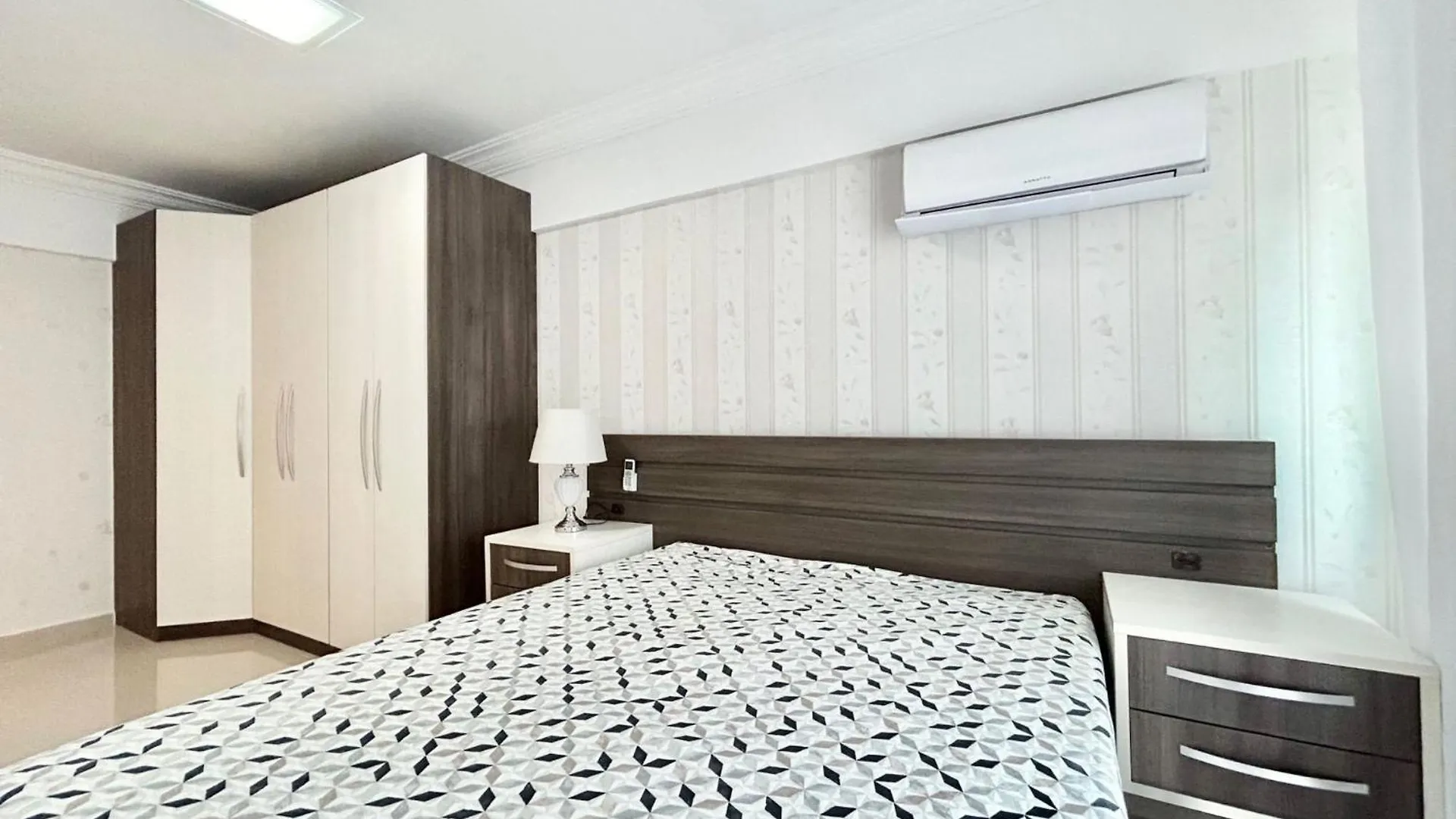 Apartment 404 - Residencial Isaura. Apto Em Bombas Com 3 Dormitorios. Bombinhas